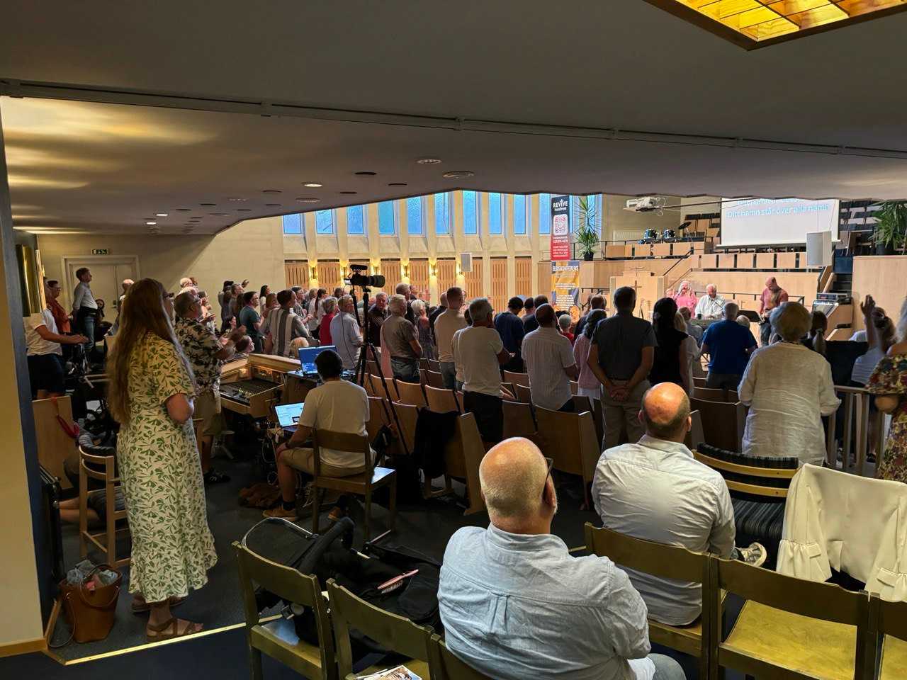 Gudstjänst i Revive Falköpings församling.